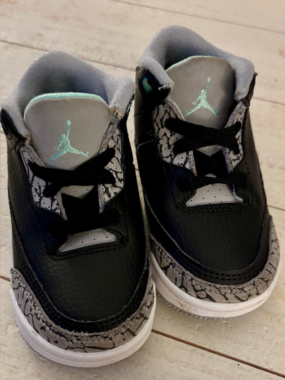 Air Jordan 3 Retro Green Glow Toddler Sneakers